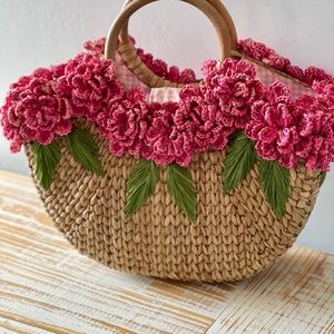 Floral weaved straw purse
